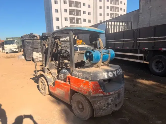 Empilhadeira Toyota 4 toneladas