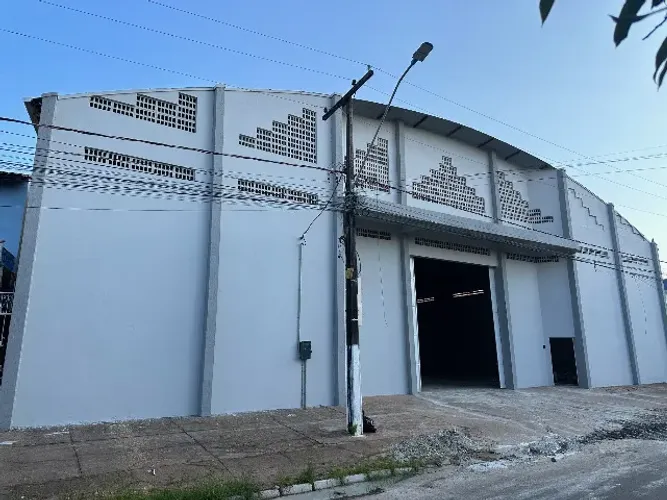 GALPÃO COMERCIAL COM 1400M²