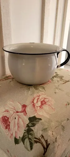 PENICO antigo feito de metal esmaltado (às vezes chamado de ágata).