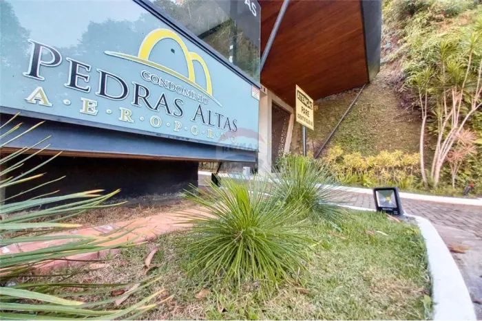 Excelente Terreno de 406m², com vista em Condomínio fechado no bairro Aeroporto