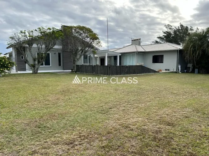 Casa com 5 dormitórios com 5 suítes, amplo pátio, 5 vagas, Bairro Atlântida Sul, Osório/ R