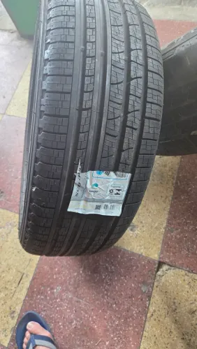 UM PENEU pirelle zero aro 18