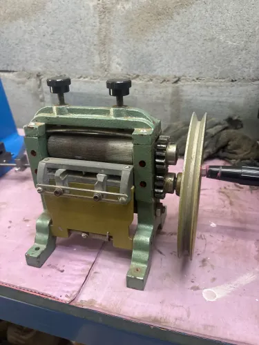 Máquina de Dobrar Orlar Tiras