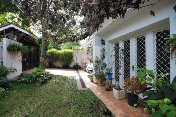 Sobrado para venda tem 279 metros quadrados com 4 quartos em Pacaembu - São Paulo - SP