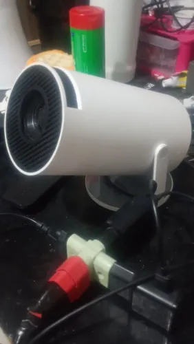 Projetor hy300 com sistema Android integrado 
