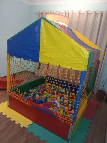 Piscina de bolinhas 1,5 x 1,5 cm + gangorrinha dupla 