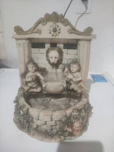 Fonte decorativa grande estilo clássico com anjos - funcionando.
