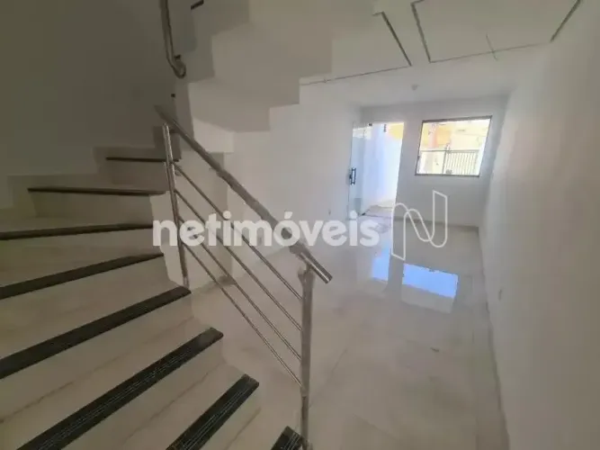 Casa à venda com Sacada, 2 suítes e 2 vagas de garagem, 164 m²; - Lagoinha Leblon