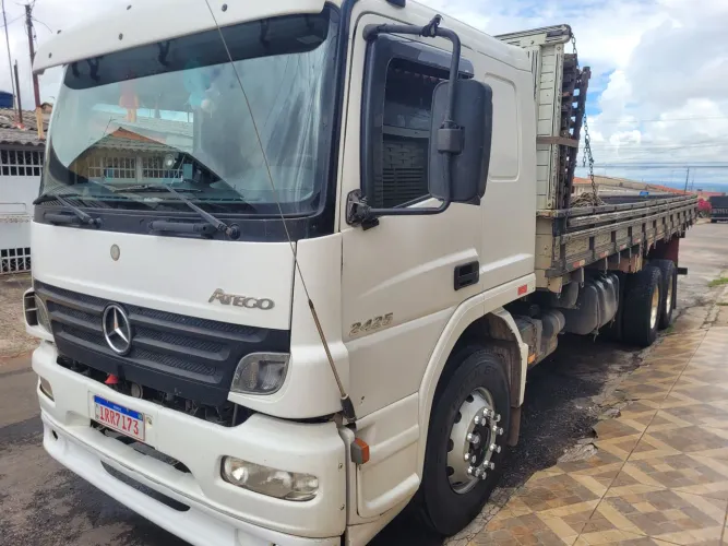 Atego 2425 ano 11/11 truck carroçeria ac troca por bitruck 