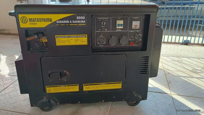 Gerador cabinado de 8 KVA