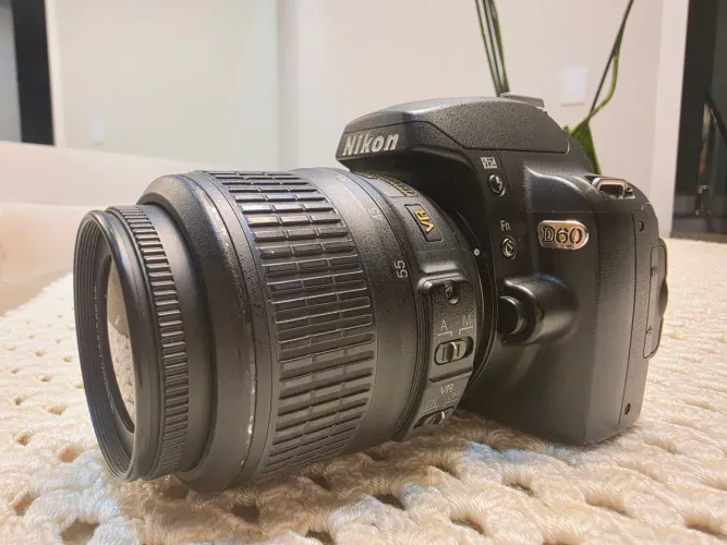 Camera Nikon D60 com lente profissional