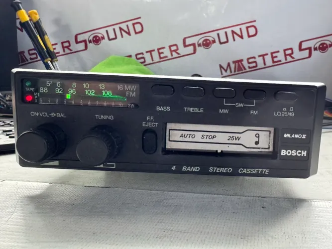 Toca fita radio Bluetooth Bosch Milano 2 impecável na oferta só 799,00