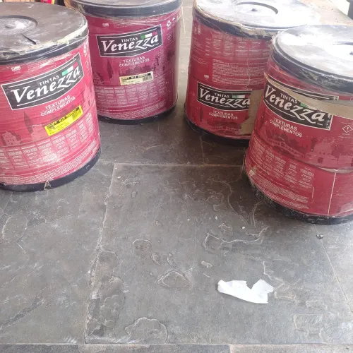 Baixou o preço!Vendo 4 baldes de grafiato branco com 20kg cada