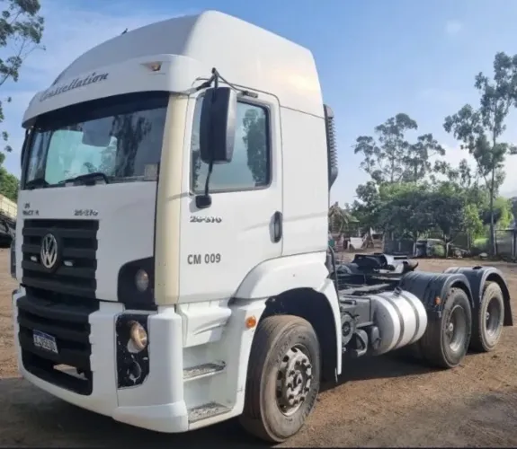 VW 26.370 ano 2011, 6x4, com motor do Volvo FH540, em SP