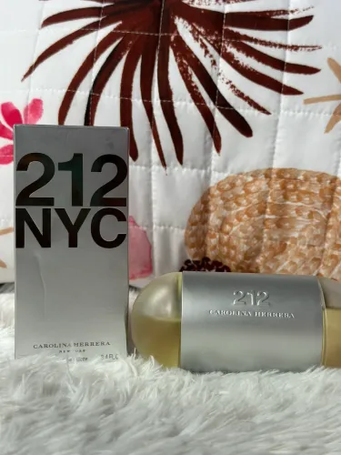 Carolina Herrera 212 NYC Eau de Toilette 100ml Original Lacrado Versão Antiga 2010