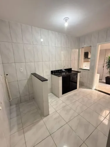 Locação anual: Kitnet com 1 quarto, Centro - Balneário Camboriú