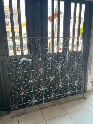 Vendo Janela de ferro com Grade