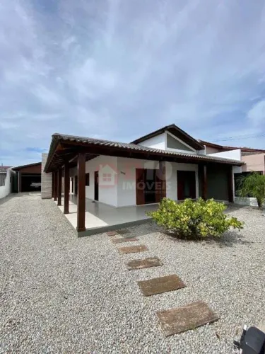Casa na Quadra do Mar à Venda no Jardim Atlântico em Balneário Arroio do Silva