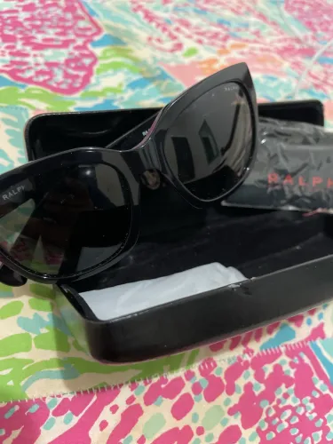 Óculos Ralph Lauren RA 5221 Original - Elegância Butterfly Soft Cat Eye emNegro e Degrade