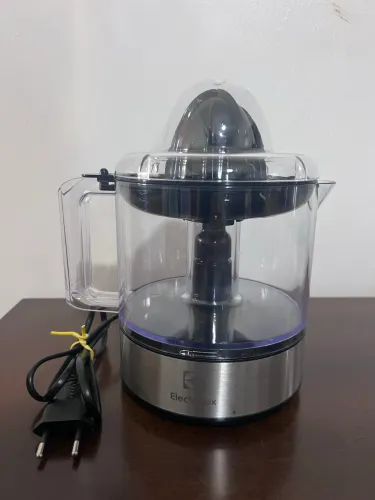 Espremedor de Frutas Eletrolux Efficient ECP10 NOVO