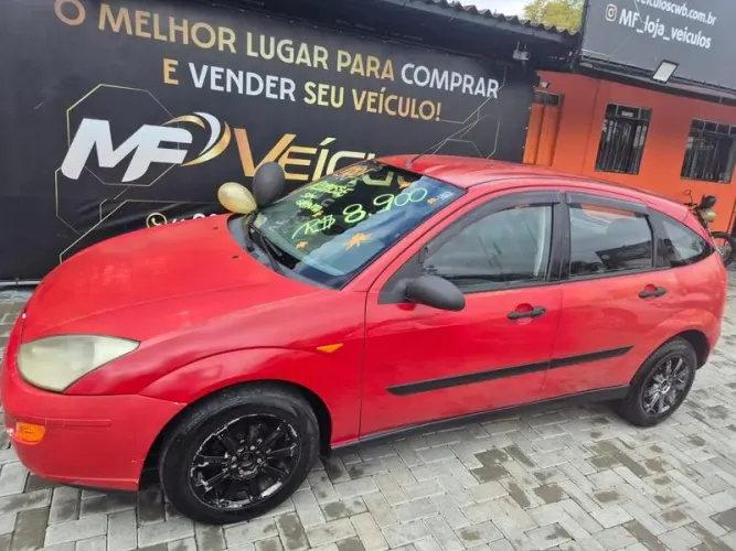 Ford Focus 1.8 16V 5P 2001