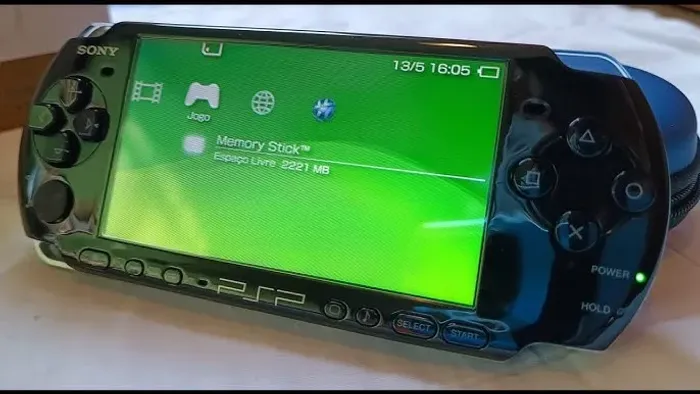 Psp 3001 sony playstation lindíssimo completo top com cartão de memoria 64gb com + de 100 