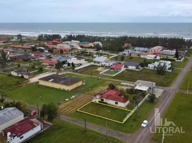 Lindo terreno de esquina a poucos metros da beira mar - Praia Areias Claras - Balneário Ga