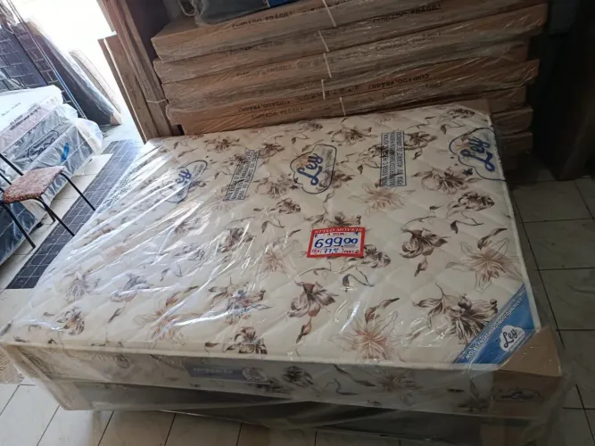 CAMA CASAL COM MOLAS ENSACADAS 