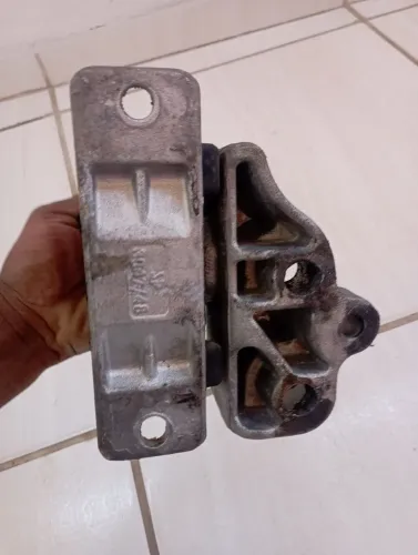 Coxim do motor do Fiat linea 2010