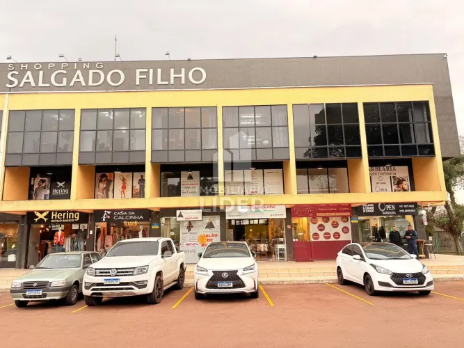 Excelente Sala Comercial no Uberaba Condomínio Salgado Filho (C/ Estacionamento)