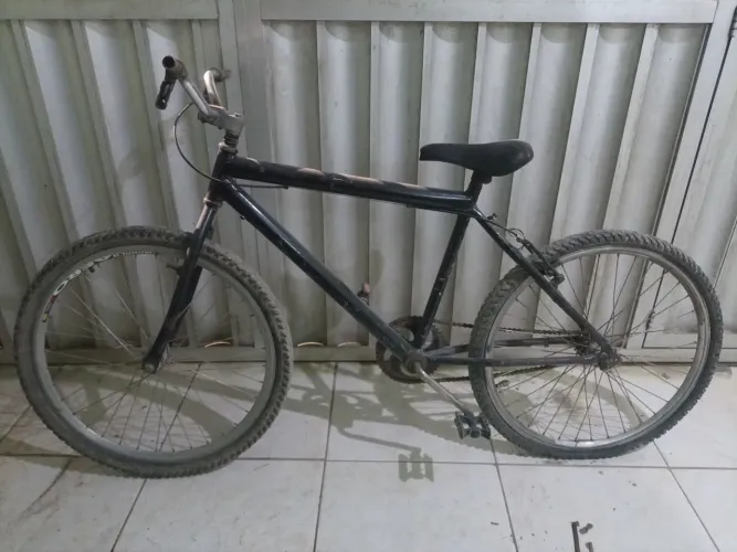 Bicicleta com alguns consertos pra fazer
