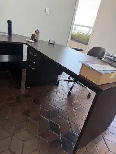 Mesa L escritório 