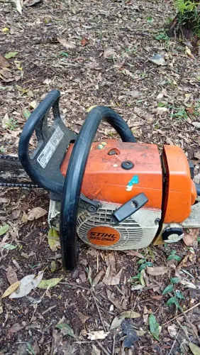 Vende se uma motosserra Stihl preço 2000 mais aceito propms260 em bom estado funcionando