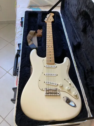 Vendo Fender American Standard (2012) com Case original *excelente estado