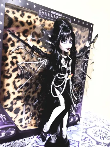 Monster High Elvira