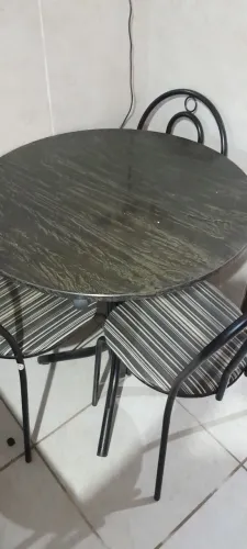Mesa de granito usada com 4 cadeiras