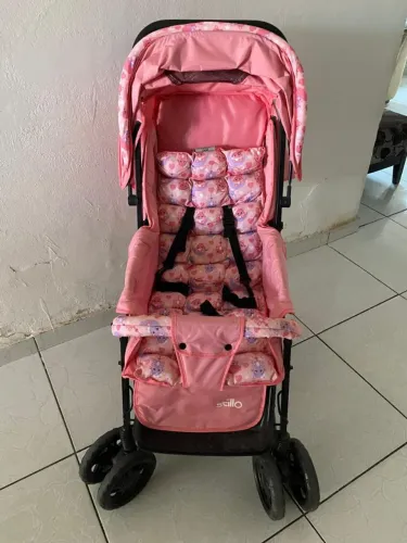 Carrinho de bebê feminino