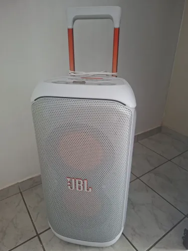 Caixa de som jbl 320 branca nova na caixa apenas 5 meses , só uso aos domingos nova , nova