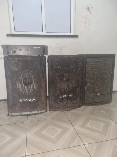 Vendo caixas de som.