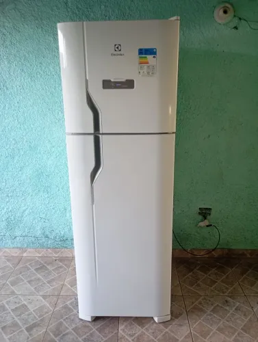 Geladeira Eletrolux Frost Free 371L