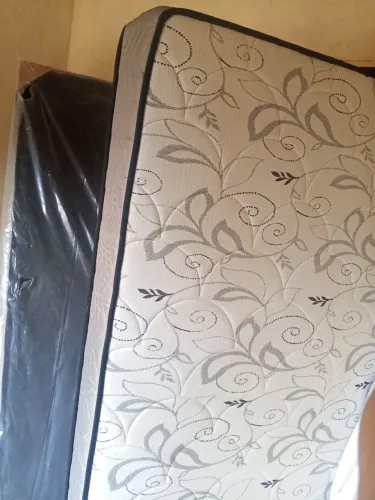 Cama king nova, três meses de uso
