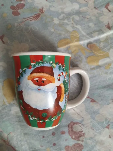 Vendo caneca de cerâmica de papai noel