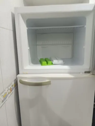 GELADEIRA ELETROLUX COM 350 LITROS