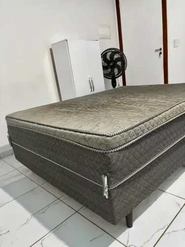 Vendo cama box conjugada, ótimo estado!