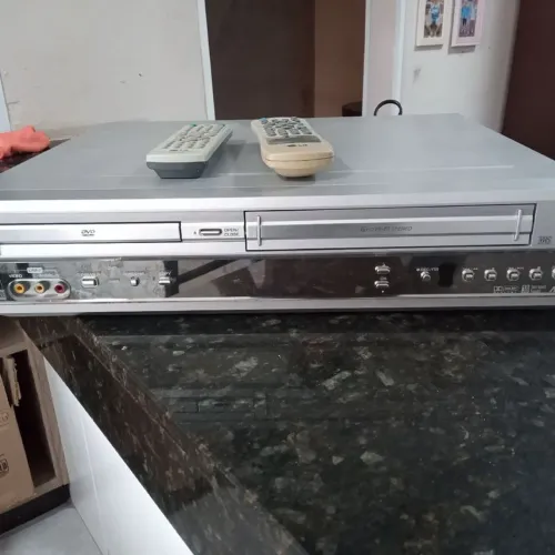 Vídeo cassete com dvd LG DC596B