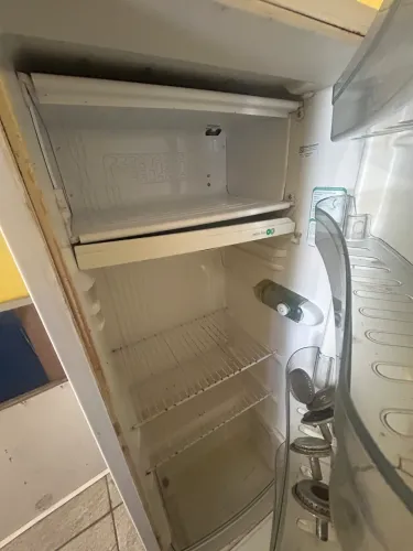 Vende se geladeira 