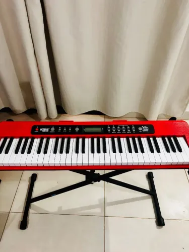 Teclado Semi Novo com Base