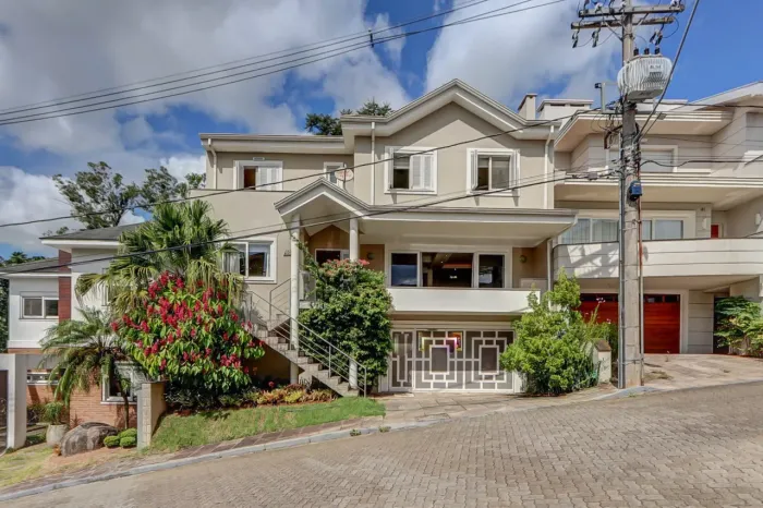 Casa de condomínio para venda possui 290 m² com 3 quartos em Agronomia - Porto Alegre - RS