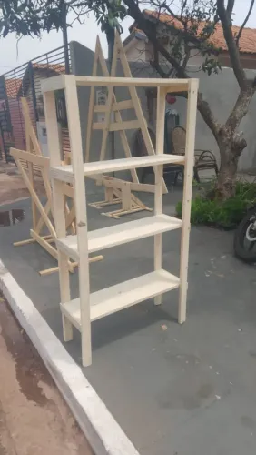 Prateleira de madeira