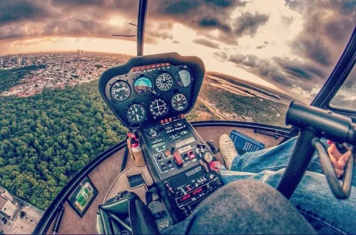 chegada de Papai Noel de helicóptero em eventos